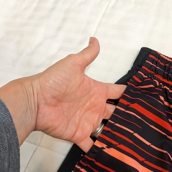 Nike Dri-Fit striped athletic shorts with an elastic waist size Large - Picture 8 of 8